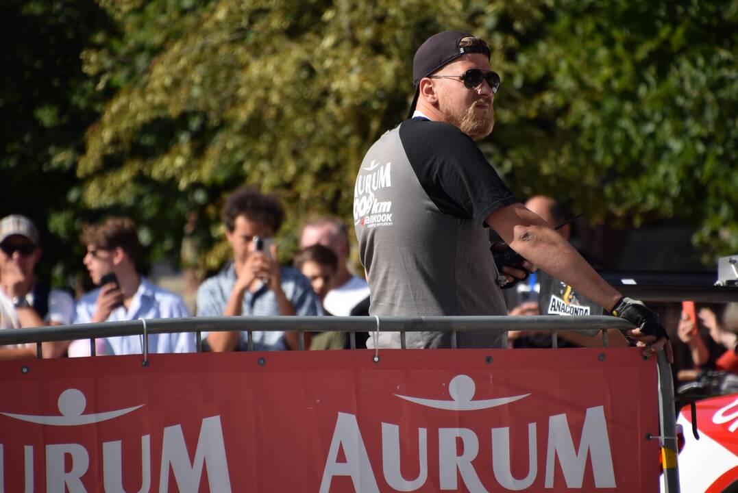 „Aurum 1006 km lenktynių“ automobilių parado akimirkos