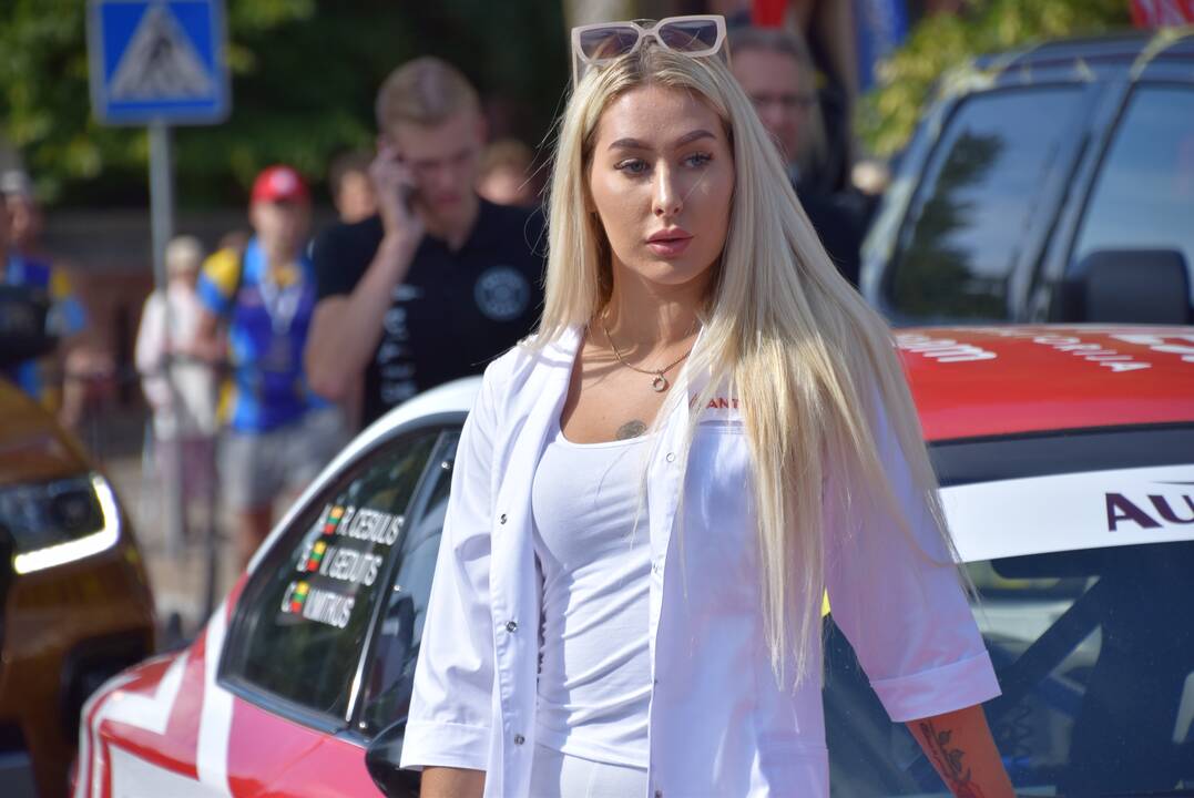 „Aurum 1006 km lenktynių“ automobilių parado akimirkos