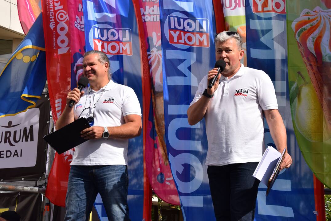 „Aurum 1006 km lenktynių“ automobilių parado akimirkos