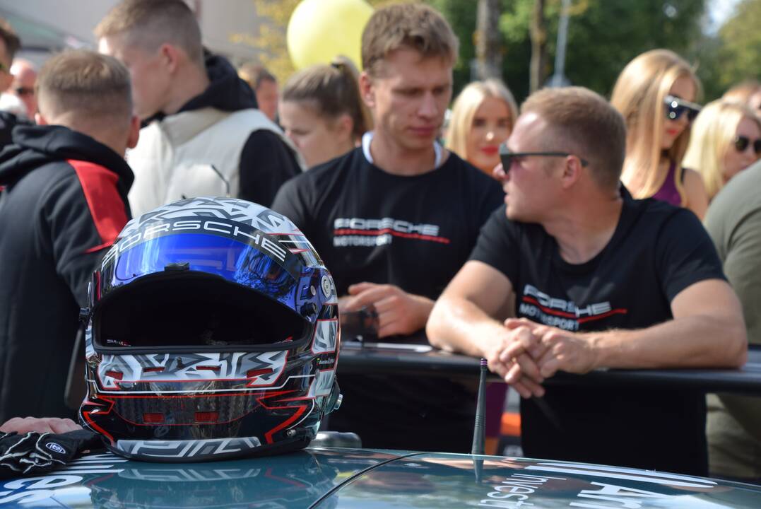 „Aurum 1006 km lenktynių“ automobilių parado akimirkos