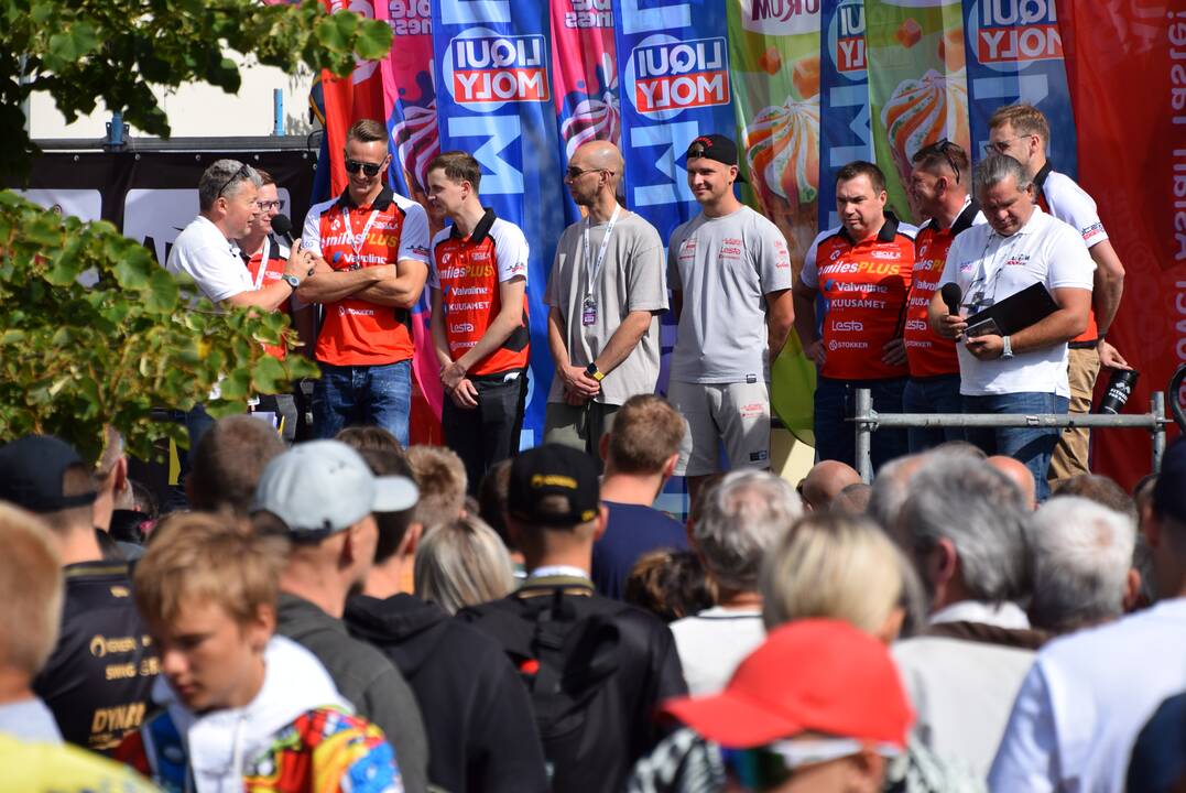 „Aurum 1006 km lenktynių“ automobilių parado akimirkos