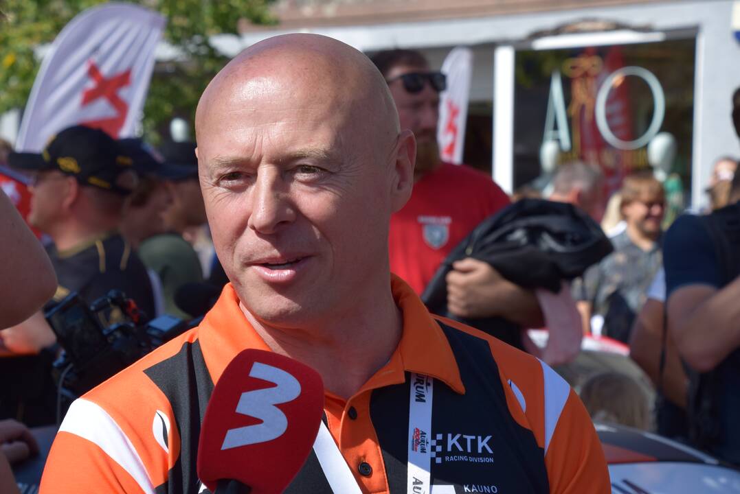 „Aurum 1006 km lenktynių“ automobilių parado akimirkos