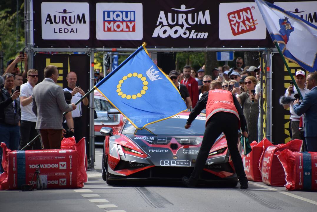 „Aurum 1006 km lenktynių“ automobilių parado akimirkos