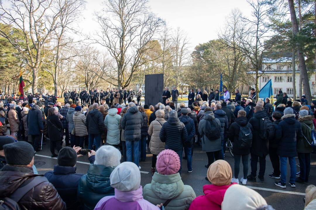 G. Nausėda paminklo A. Smetonai atidengimo ceremonijoje