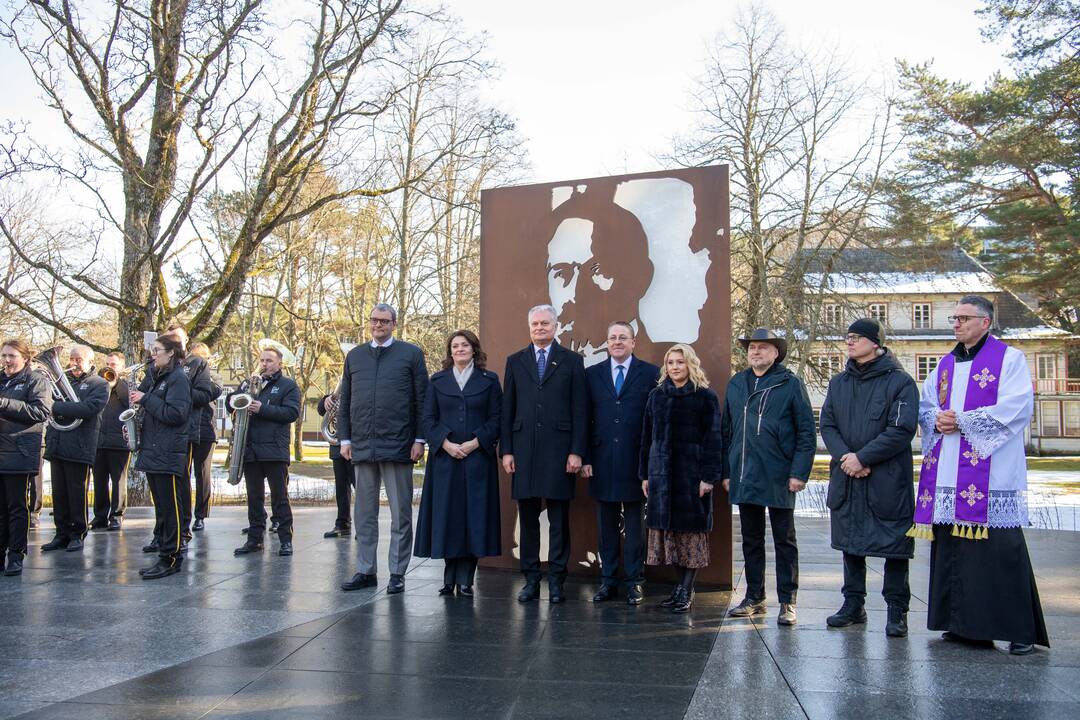 G. Nausėda paminklo A. Smetonai atidengimo ceremonijoje