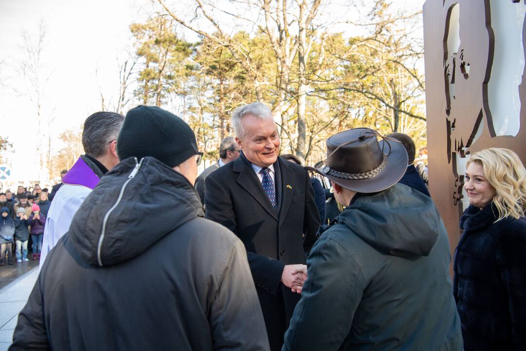 G. Nausėda paminklo A. Smetonai atidengimo ceremonijoje