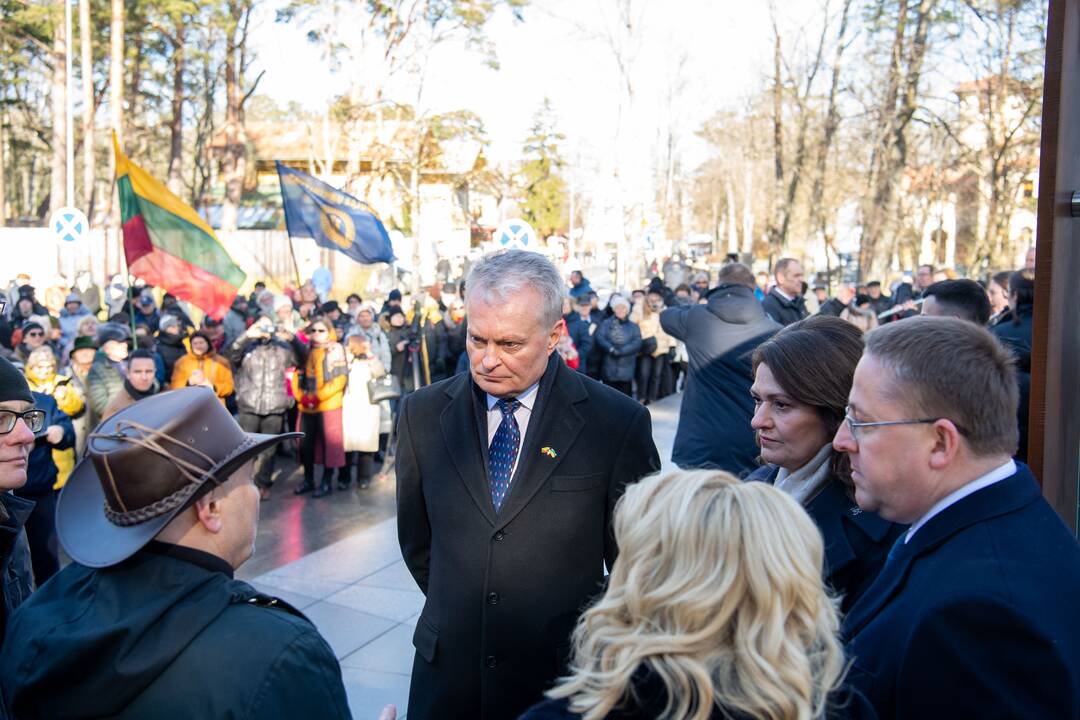 G. Nausėda paminklo A. Smetonai atidengimo ceremonijoje