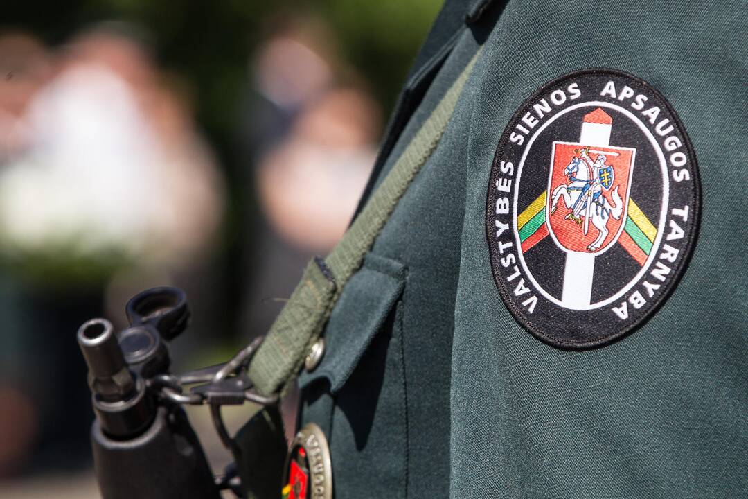 Atleistas kontrabandininkams talkinęs pasienietis
