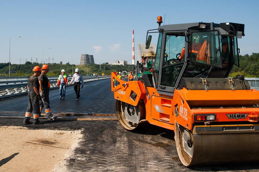 Viešųjų pirkimų tarnyba: pirkdami techniką kelininkai permoka tūkstančius