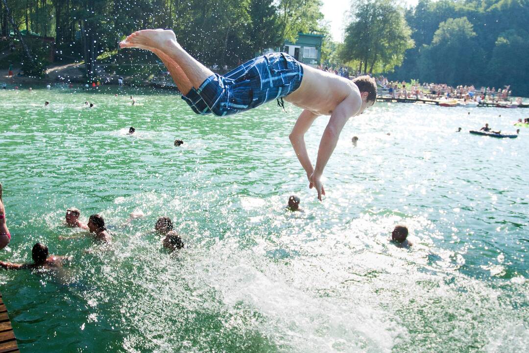Atsipūsti nebus kada – karštis kepins iki savaitgalio