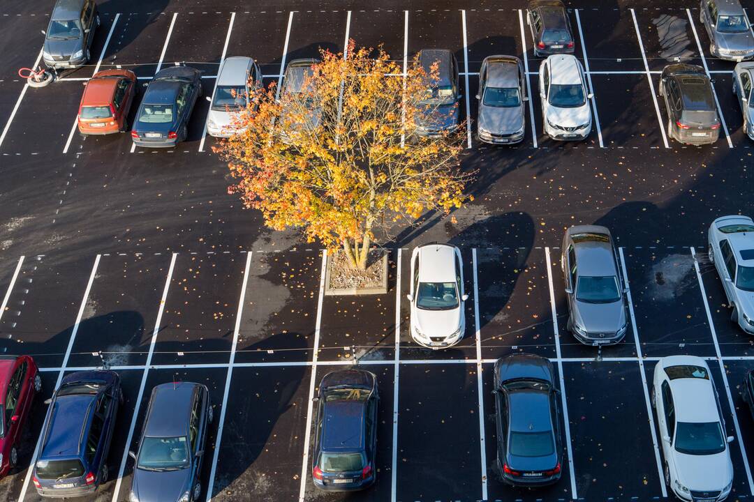 Nesitikėkite, kad mokamoje aikštelėje paliktas automobilis bus saugus