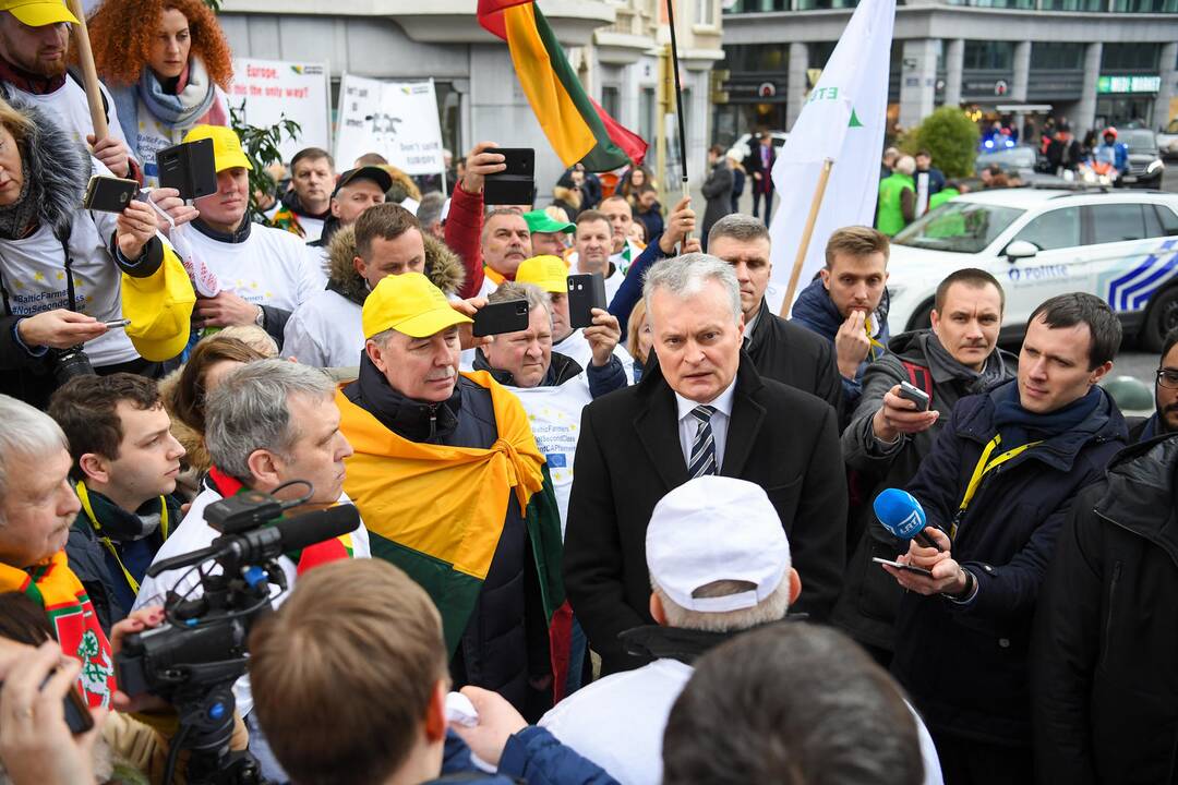 Prezidentas susitiko su Briuselyje protestuojančiais ūkininkais