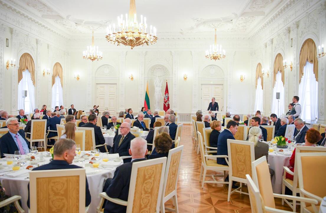 Šventiniuose pusryčiuose – prezidento padėka signatarams ir sąjūdiečiams
