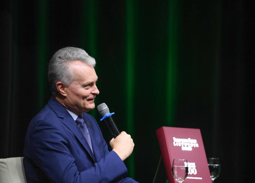 Prezidentas lankosi Vilniaus knygų mugėje