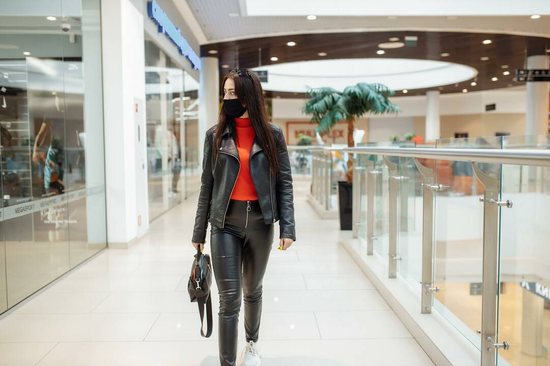 R. Vainienė – už leidimą atsidaryti didesnėms parduotuvėms