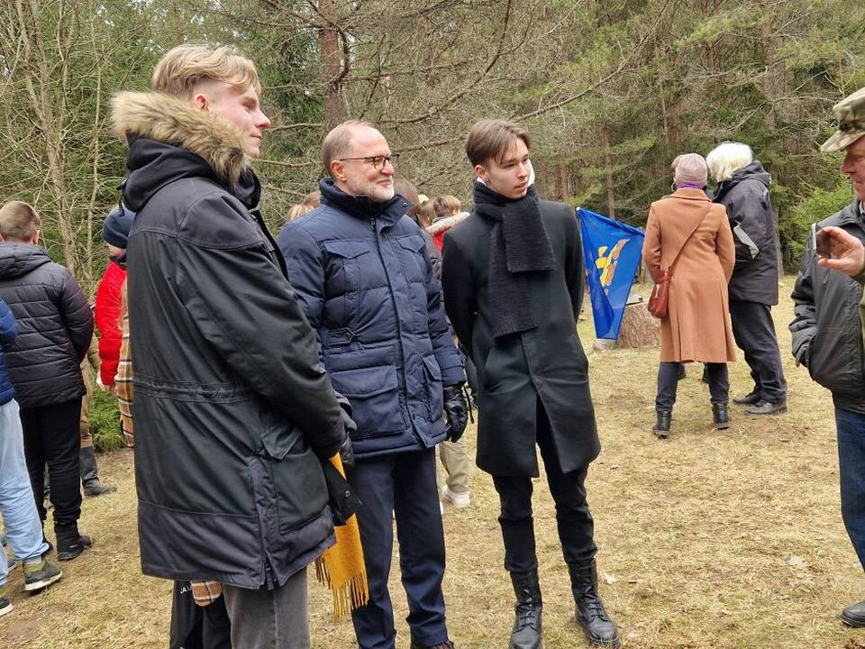 Istorija: NKVD karininką įkūnijęs klaipėdietis Remigijus Šuipys (kairėje) ir Lietuvos partizanu virtęs ukmergiškis Artūras Grigucevičius.