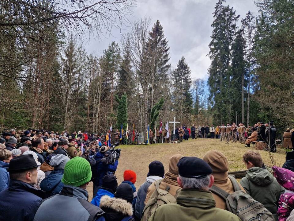 Istorija: NKVD karininką įkūnijęs klaipėdietis Remigijus Šuipys (kairėje) ir Lietuvos partizanu virtęs ukmergiškis Artūras Grigucevičius.