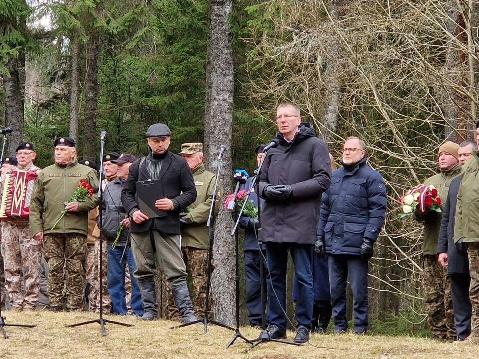 Istorija: NKVD karininką įkūnijęs klaipėdietis Remigijus Šuipys (kairėje) ir Lietuvos partizanu virtęs ukmergiškis Artūras Grigucevičius.