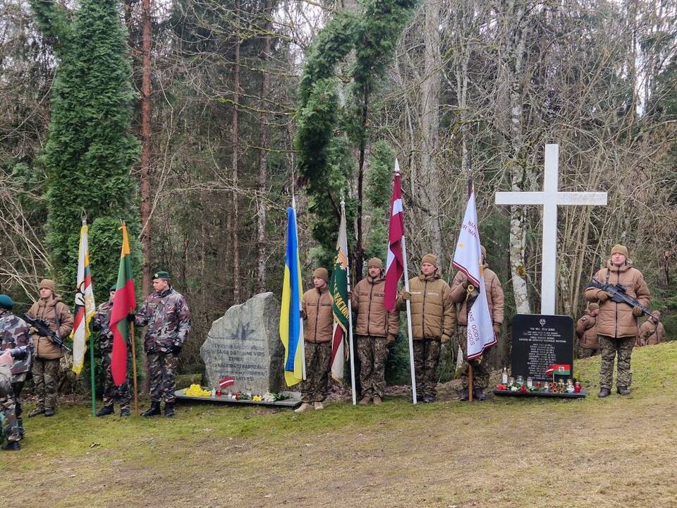 Istorija: NKVD karininką įkūnijęs klaipėdietis Remigijus Šuipys (kairėje) ir Lietuvos partizanu virtęs ukmergiškis Artūras Grigucevičius.