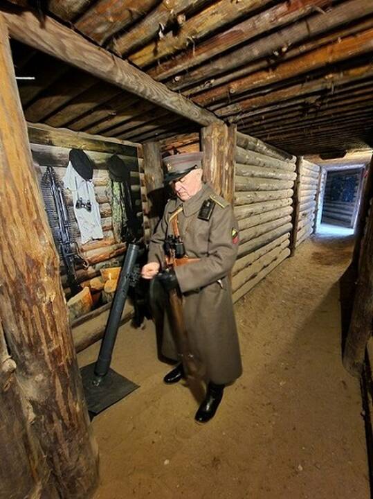Istorija: NKVD karininką įkūnijęs klaipėdietis Remigijus Šuipys (kairėje) ir Lietuvos partizanu virtęs ukmergiškis Artūras Grigucevičius.