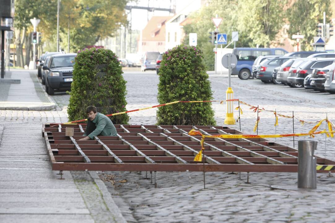 Klaipėdos senamiestyje mašinos vėl stovės kitaip