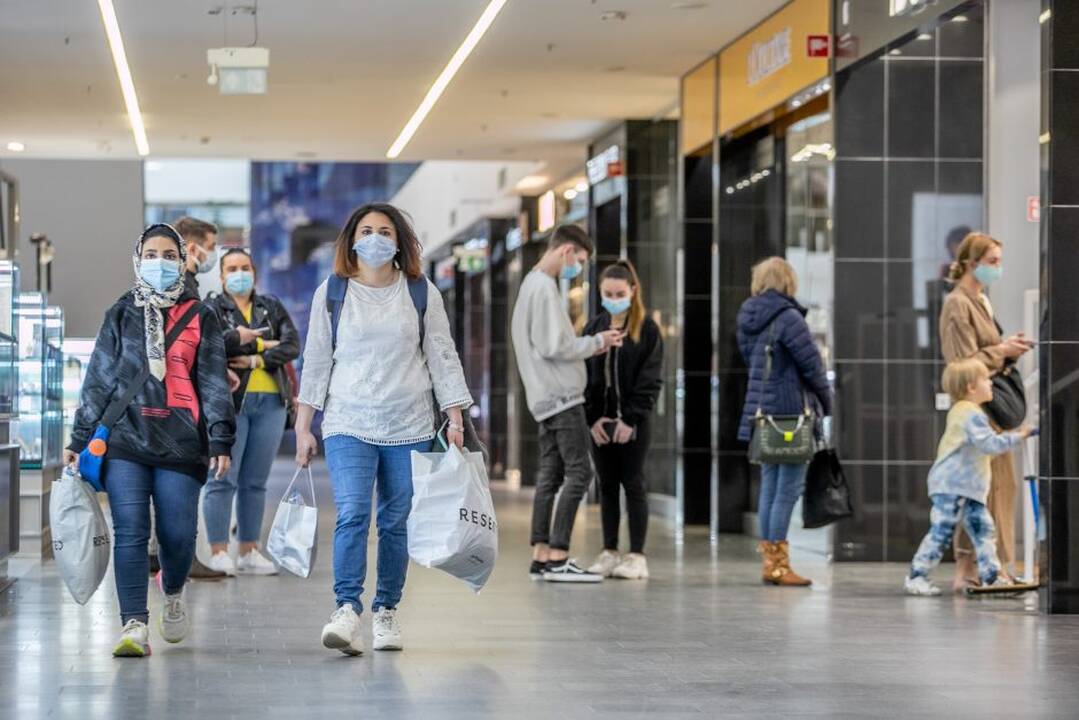 Parduotuvės prekybos centruose gali veikti ir savaitgaliais