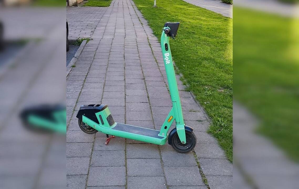 Įrodymas: nors „Bolt“ atstovas teigė, kad Klaipėdoje šių paspirtukų nebėra, klaipėdietis vieną jų neseniai užfiksavo.