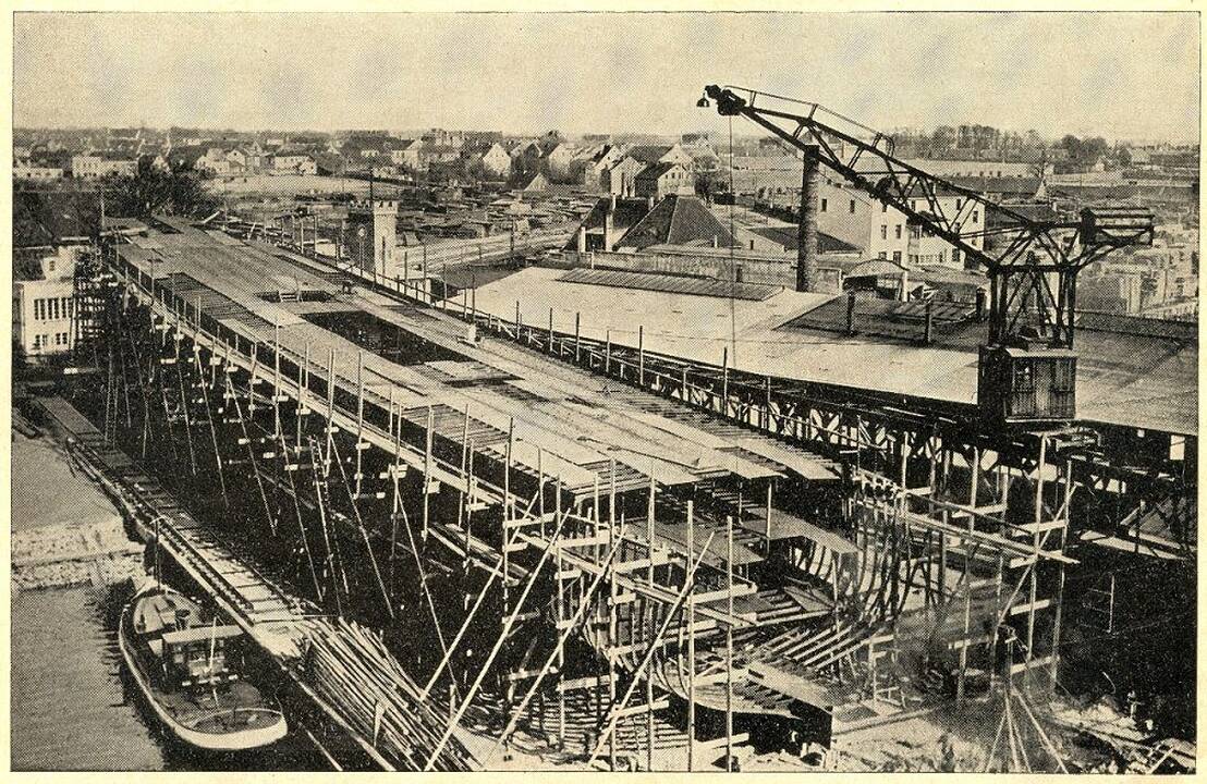Istorija: taip 1938 m. atrodė Lindenau laivų statyklos elingas su jame statomu laivu.