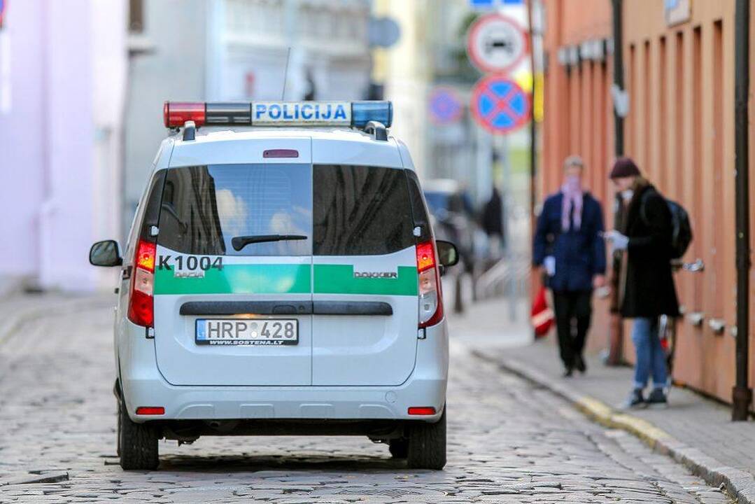 Policija gavo 183 pranešimus dėl karantino pažeidimų, 69 žmonės nubausti