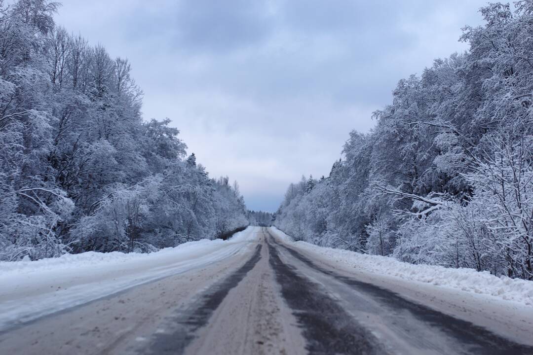 Naktį eismą sunkins lijundra ir plikledis