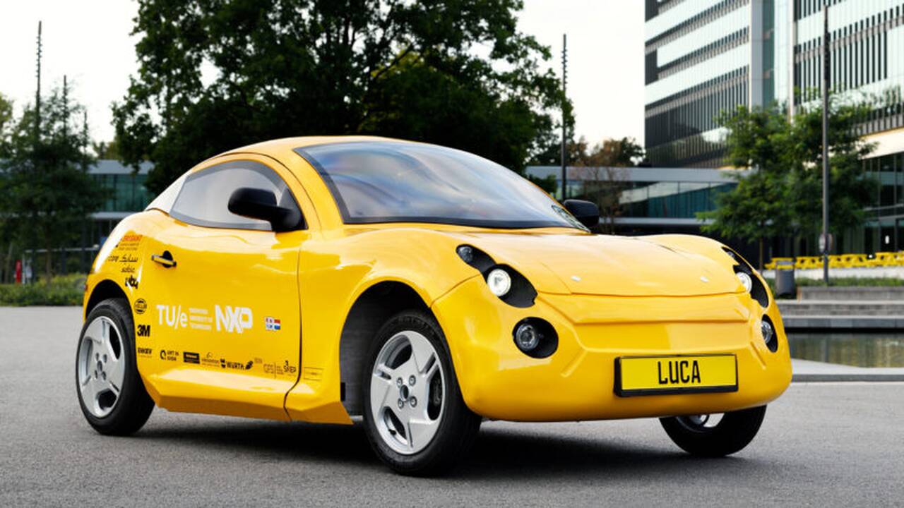 Studentai pagamino elektromobilį tik iš perdirbtų atliekų