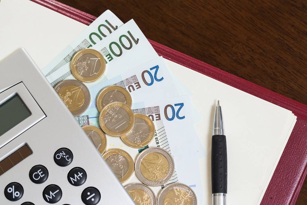 Apklausa: įmonės ketina didinti algas