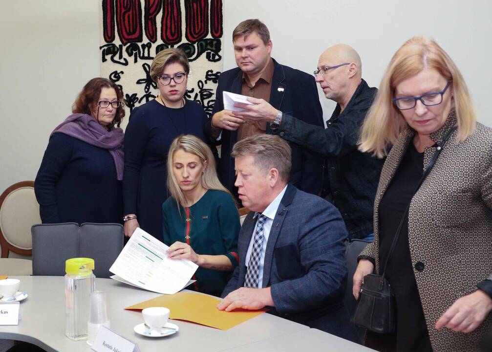 Derybos su mokytojų profsąjungų atstovais