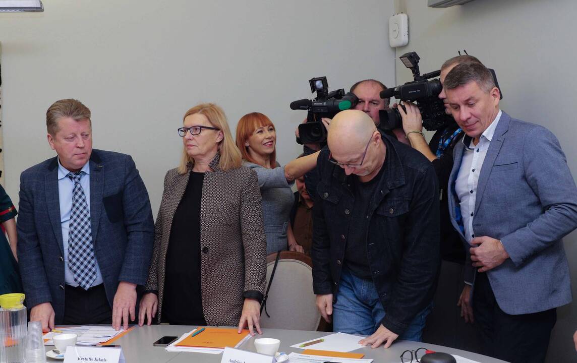 Derybos su mokytojų profsąjungų atstovais