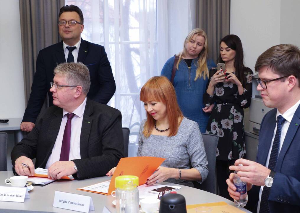 Derybos su mokytojų profsąjungų atstovais