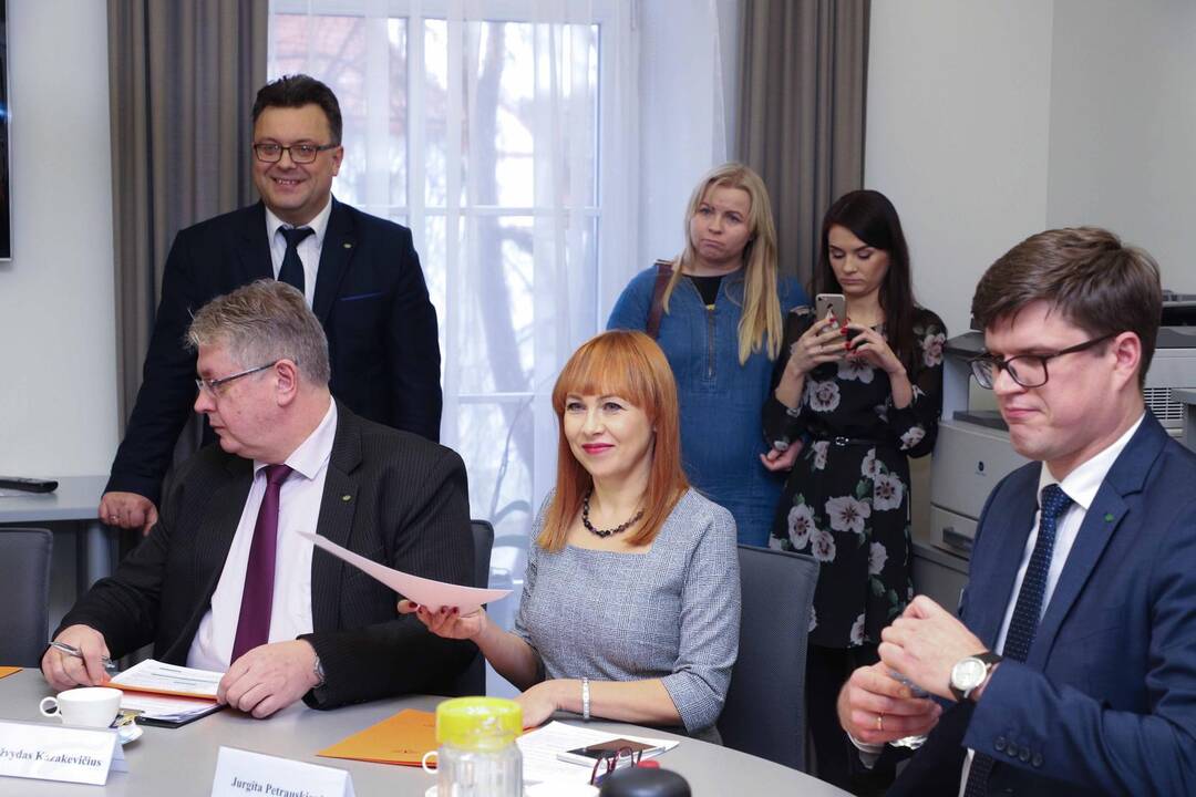 Derybos su mokytojų profsąjungų atstovais