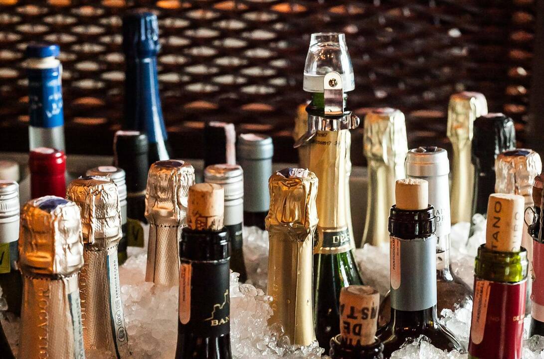 Seimas: sprendimai dėl amžiaus, nuo kada galima vartoti alkoholį, prekybos laiko – rudenį