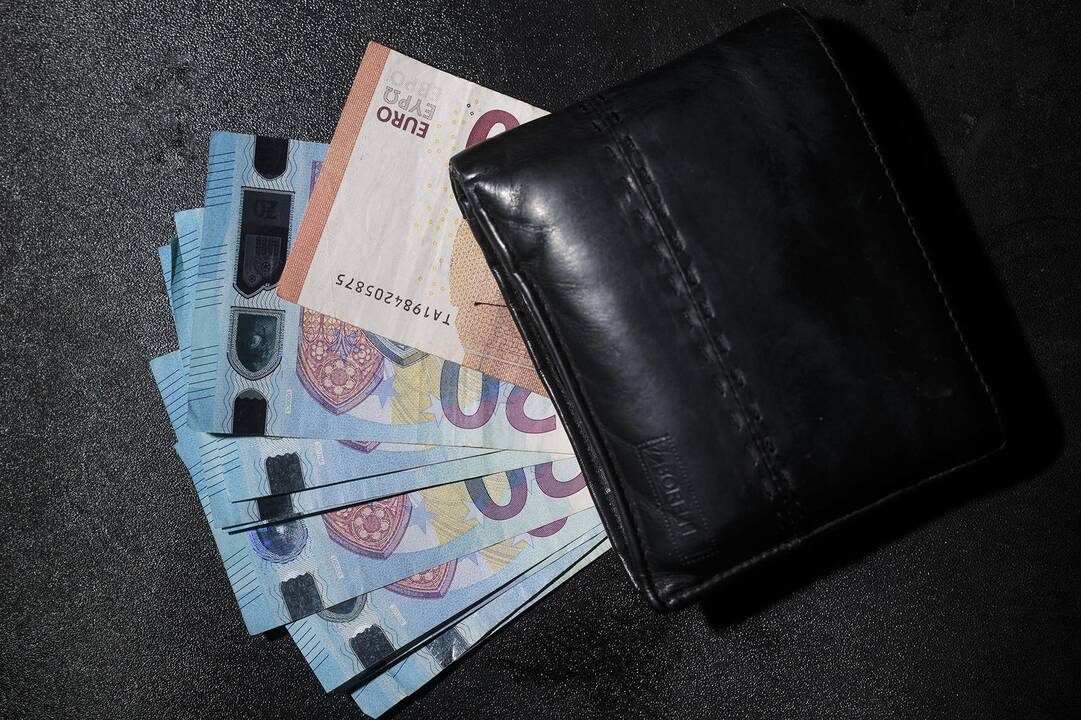 Lietuva „matuojasi“ 430 eurų minimalią algą