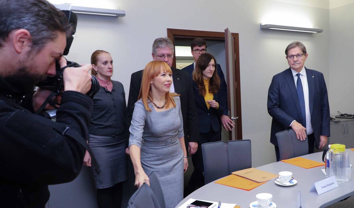 Derybos su mokytojų profsąjungų atstovais