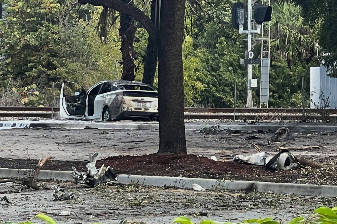 Floridoje netoli svarbaus greitkelio sudužo lėktuvas