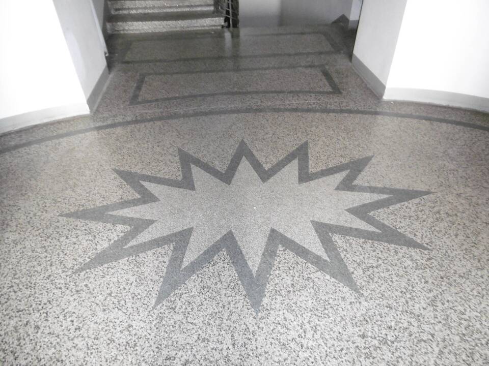 Praeitis: šiandien Kęstučio g. 8 esantis pastatas – buvusi daktaro Elkeso ligoninė.