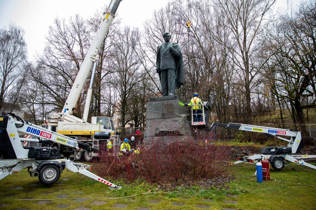 Vilniuje nukeltas P. Cvirkos paminklas