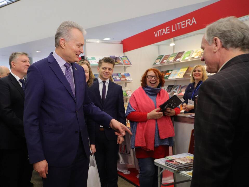 Prezidentas lankosi Vilniaus knygų mugėje