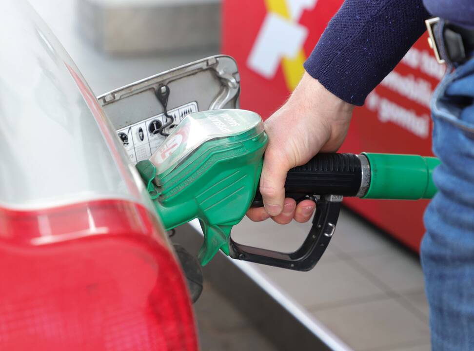 Lietuvos energetikos agentūra: nors degalai brango, jų suvartojimas nuo pernai metų išaugęs