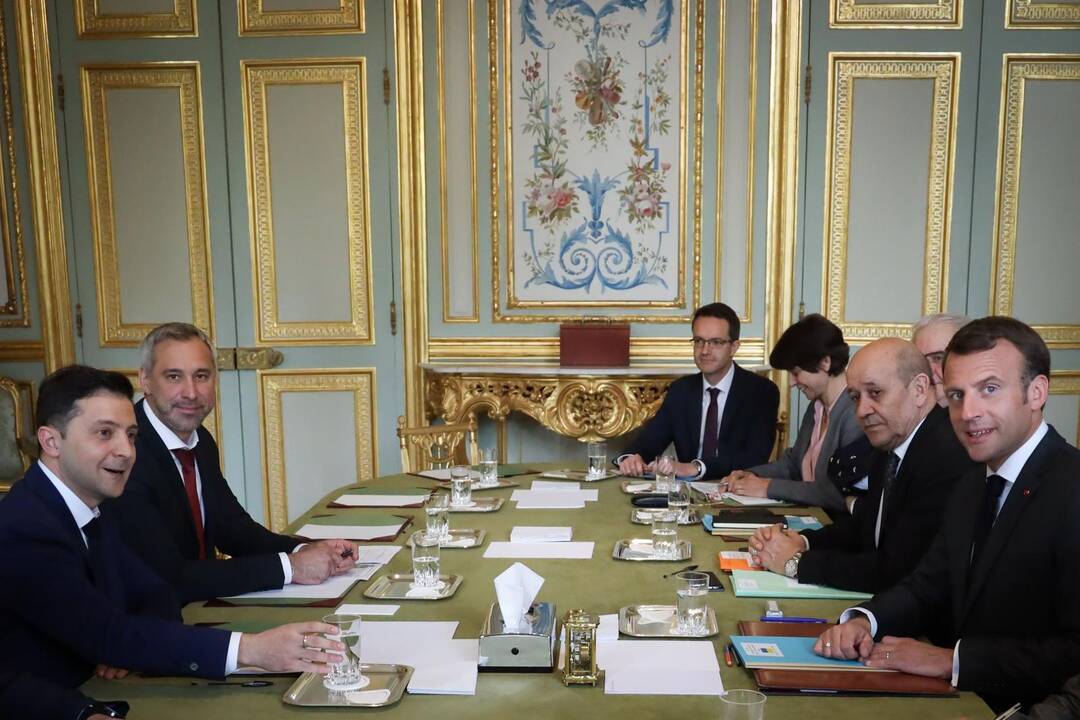 Petro Porošenka (kairėje) ir Emmanuelis Macronas