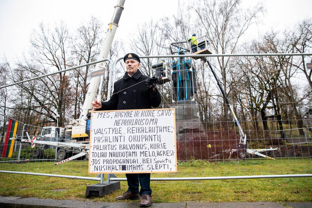 Vilniuje nukeltas P. Cvirkos paminklas