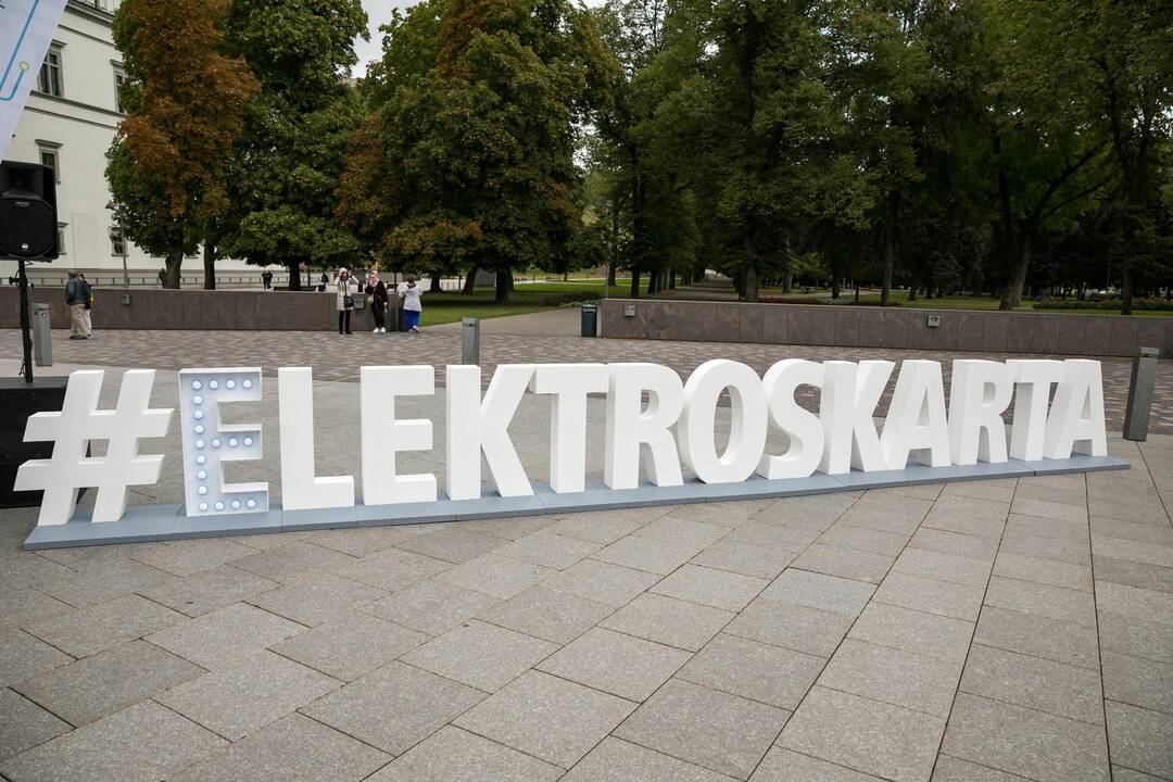 Vilniuje pristatyti pirmieji Lietuvoje elektriniai autobusai