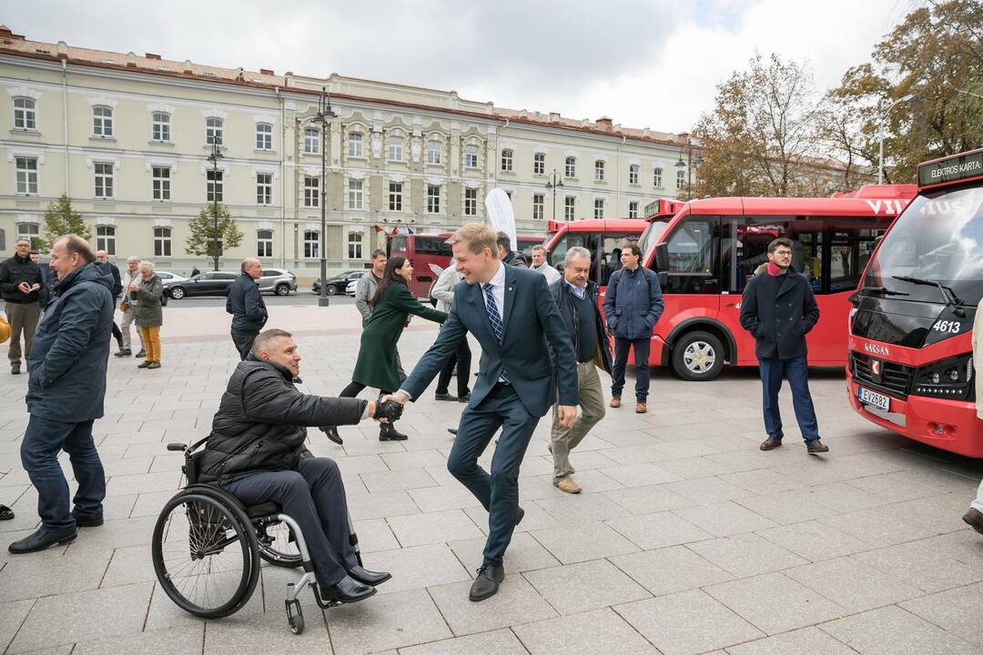 Vilniuje pristatyti pirmieji Lietuvoje elektriniai autobusai