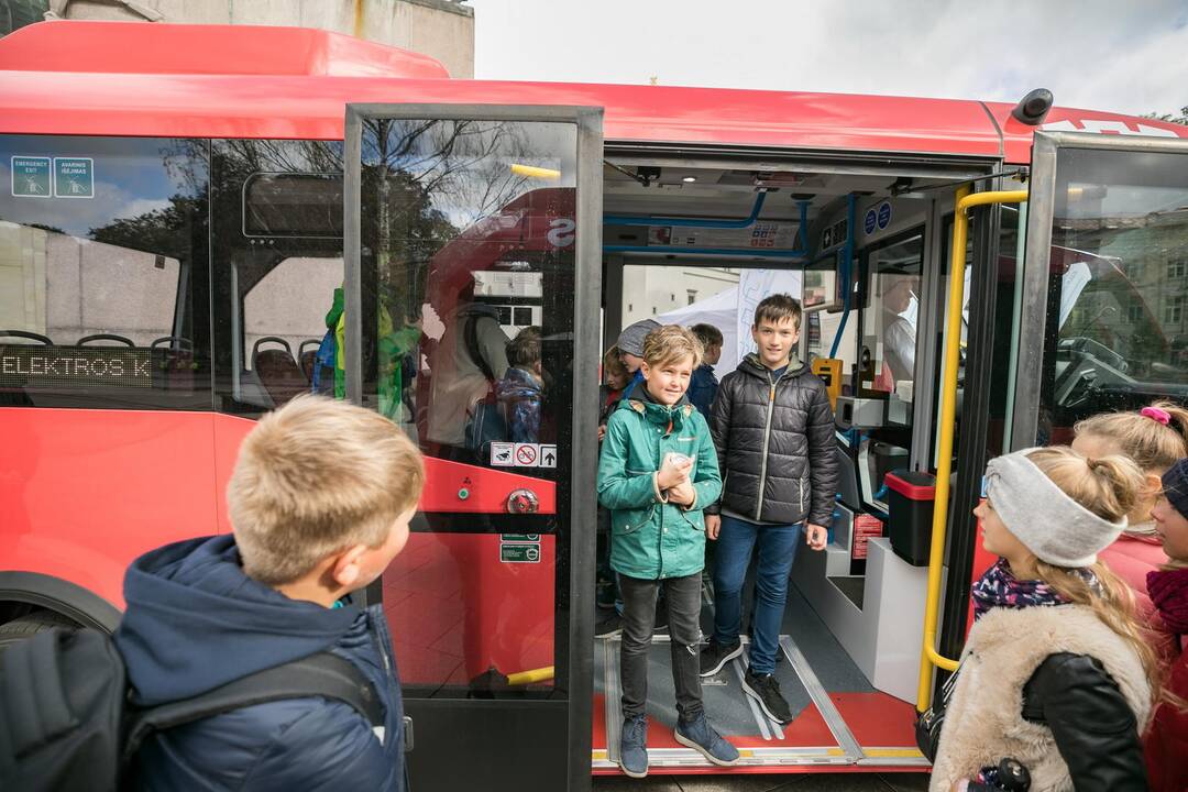 Vilniuje pristatyti pirmieji Lietuvoje elektriniai autobusai