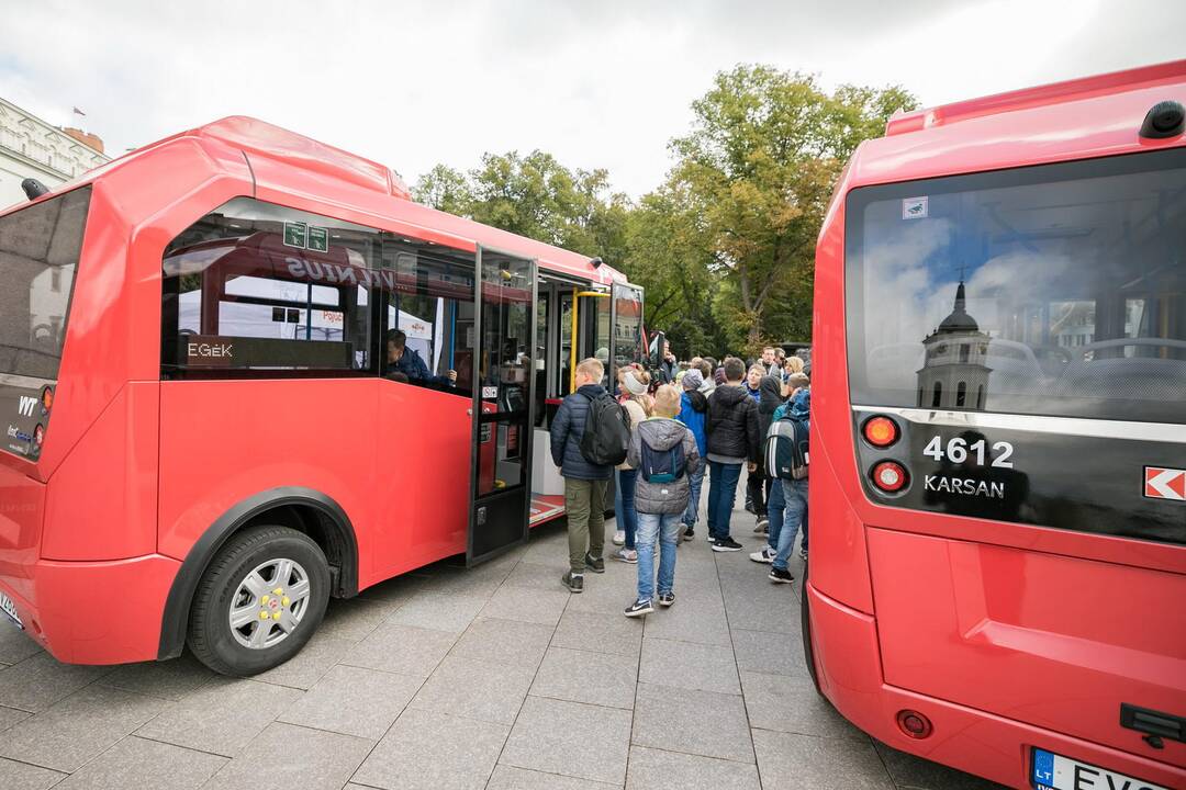 Vilniuje pristatyti pirmieji Lietuvoje elektriniai autobusai